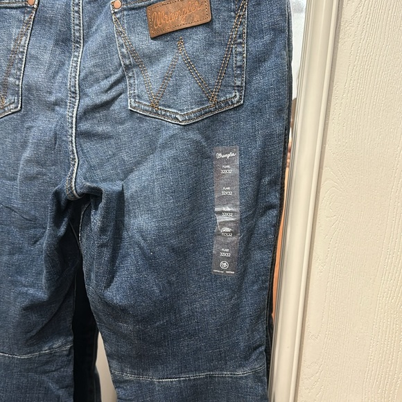 Wrangler Retro High Rise Flare Trumpet Jean NWT 32x32 - Picture 4 of 6